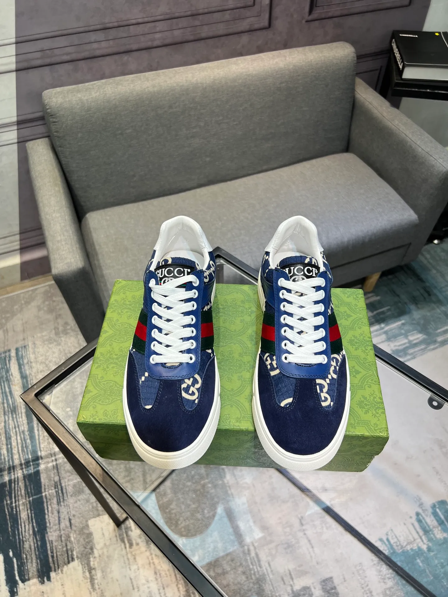 Men's Men's Shoes 💰440 Gucci Gucci's latest trendy shoes and casual shoes are popular in physical stores, new spring and summer comfortable imported custom original cowhide, unique jacquard fabric element design. With sheepskin lining, original bottom, 💪 details determine quality, you can enter and leave the counter at will, welcome to compare🇮🇹, code number 38-44 (45 customized)